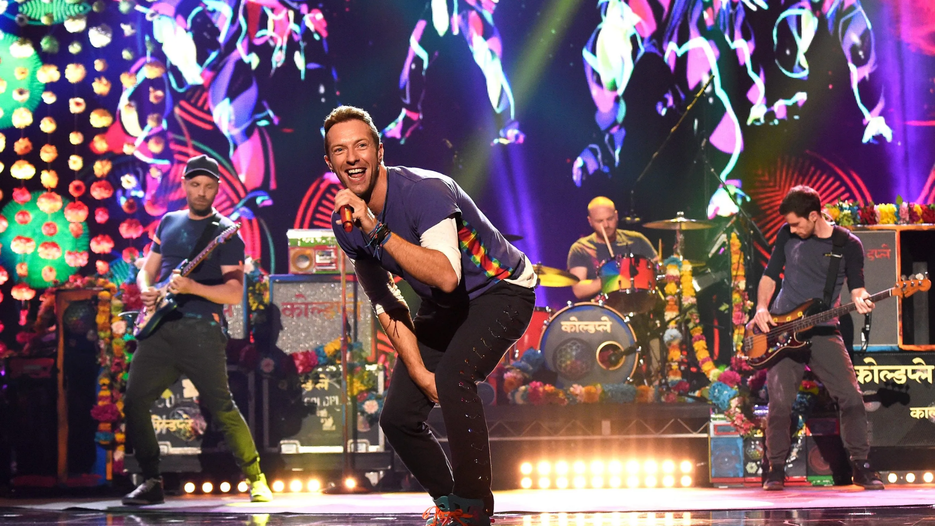 Coldplay en vivo durante la gira Music of the Spheres World Tour