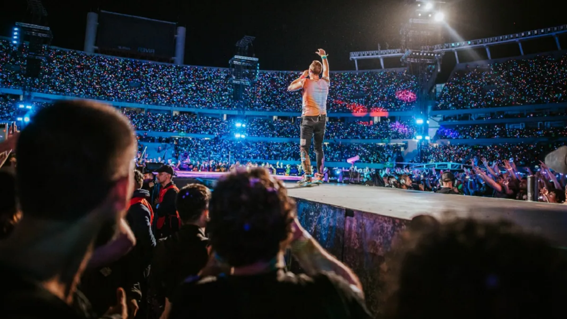 El público de Coldplay y las pulseras LED biodegradables